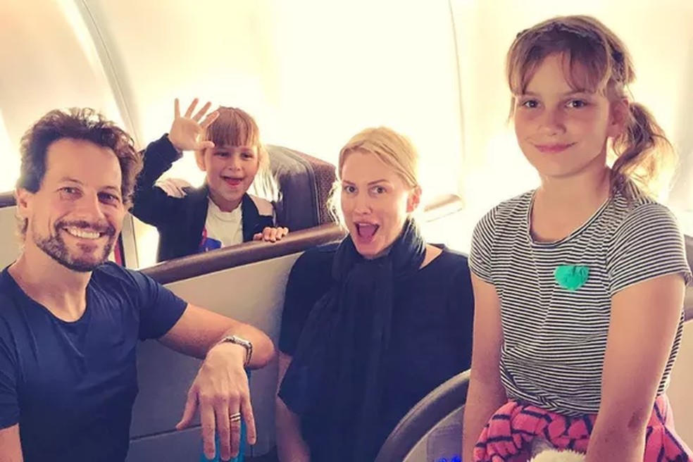 Alice Evans, Ioan Gruffudd e as duas filhas deles — Foto: Instagram
