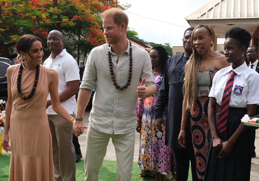 O Príncipe Harry e a atriz e Duquesa Meghan Markle durante viagem à Nigéria — Foto: Getty Images