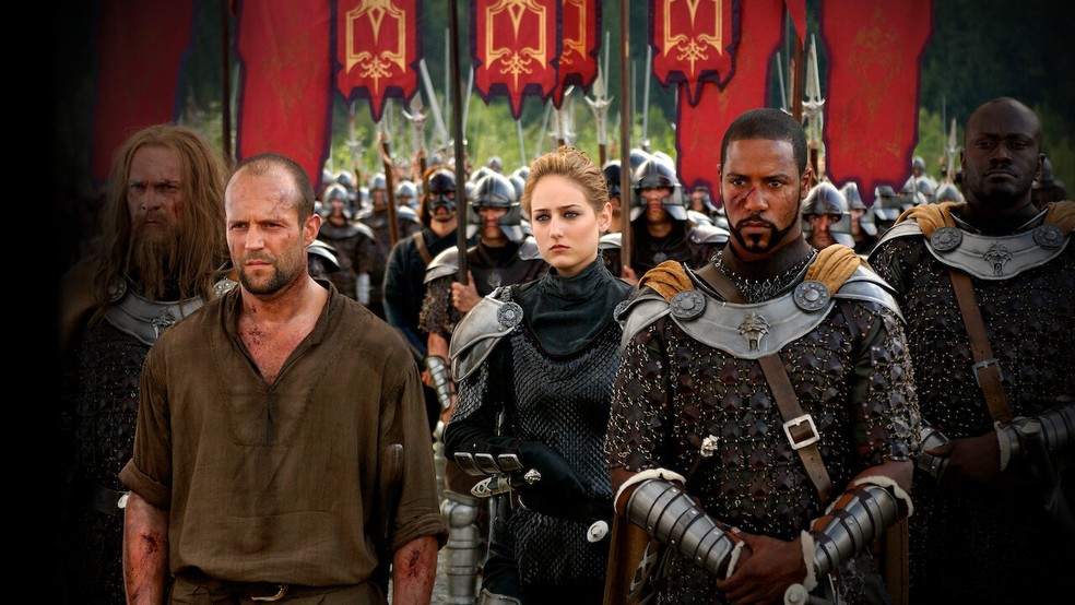 Leelee Sobieski ao lado de Jason Statham em 'Em Nome do Rei' — Foto: divulgação