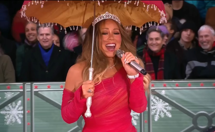 Mariah Carey no tradicional desfile do do Dia de Ação de Graças da Macy's em 2022