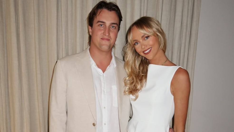 Annie Knight com o noivo, Henry Brayshaw — Foto: Reprodução/Instagram