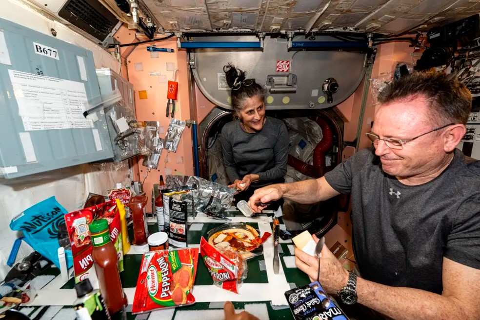 Os astronautas Sunita Williams e Barry Wilmore — Foto: divulgação/Nasa