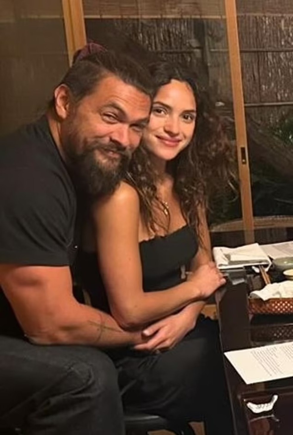 Jason Momoa se derrete com fotos postadas pela namorada e fãs vão à