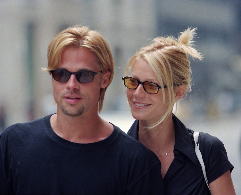 Brad Pitt com Gwyneth Paltrow, quando eram namorados — Foto: Getty Images