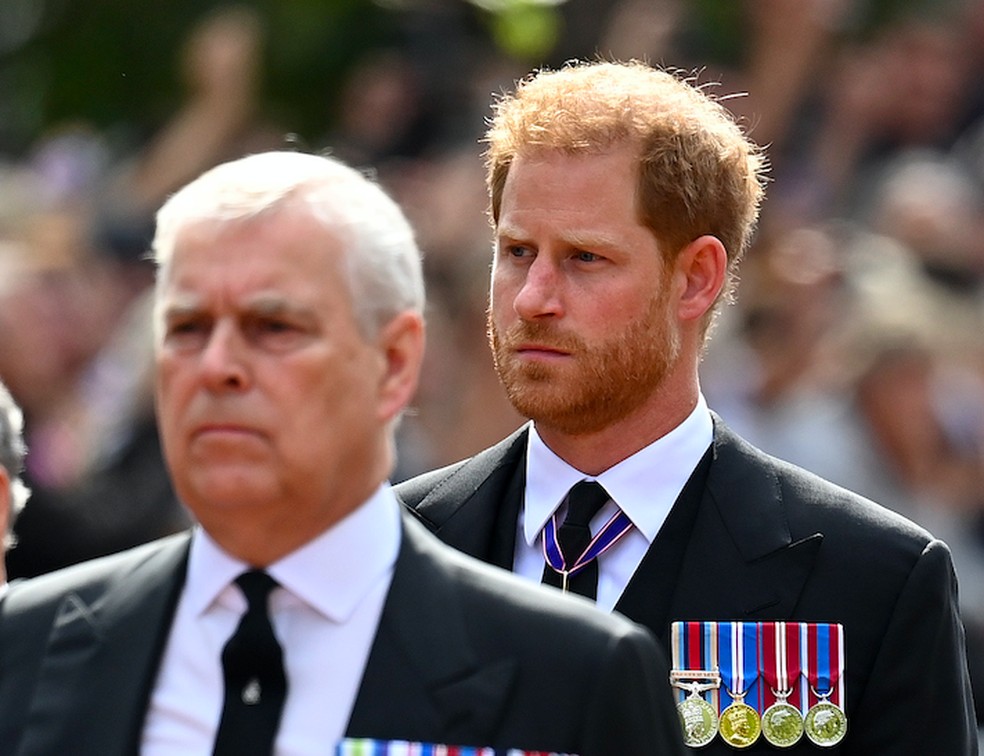 O Príncipe Harry e seu tio, Príncipe Andrew, no funeral da Rainha Elizabeth II (1926-2022) — Foto: Getty Images
