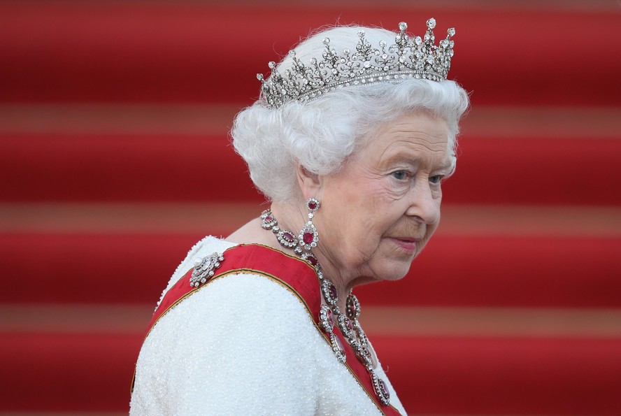 Rainha Elizabeth II também foi 'cliente' de Jeffrey Epstein, revelam ...