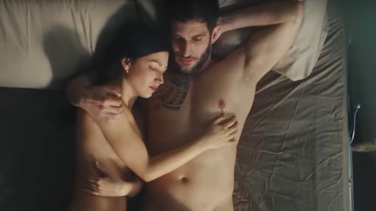 Ator revela sufoco para gravar 'muitas cenas de sexo' com estrela de 'La Casa de Papel' em nova série