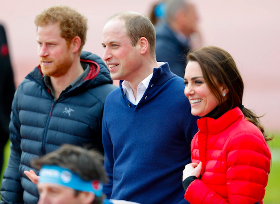 O Príncipe Harry na companhia do Príncipe William e da Duquesa Kate Middleton — Foto: Getty Images