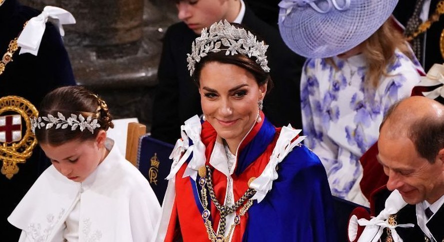 Kate Middleton e a Princesa Charlotte na coroação do Rei Charles III.