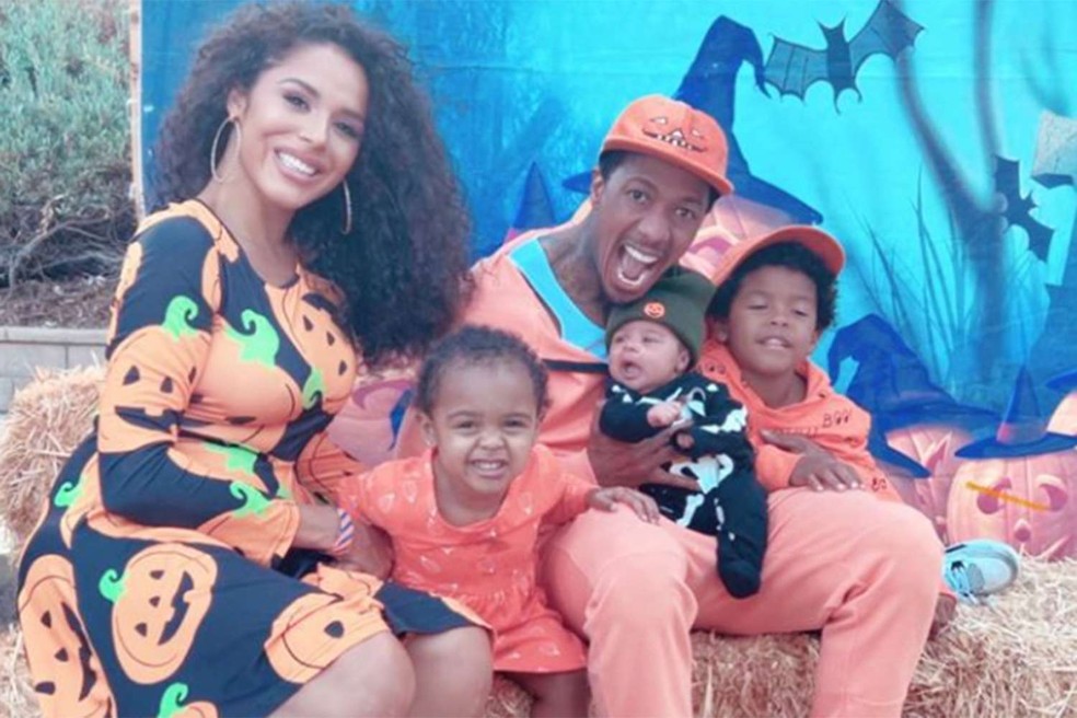 Nick Cannon com Brittany Bell e os filhos deles — Foto: Instagram
