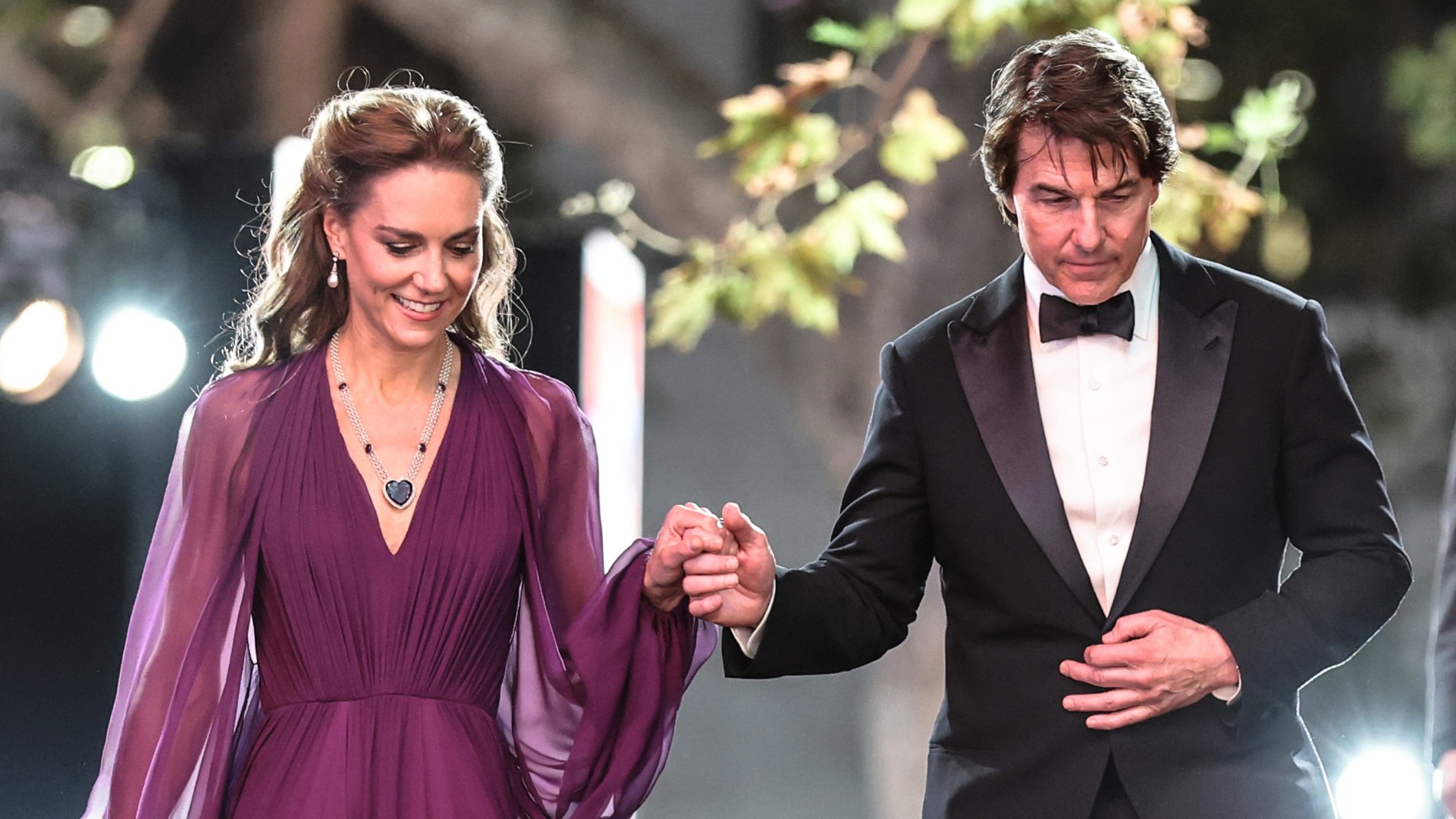 Imagem ilustrativa sobre Tom Cruise divide críticos com 'Digger' e ainda quebra protocolo da Família Real