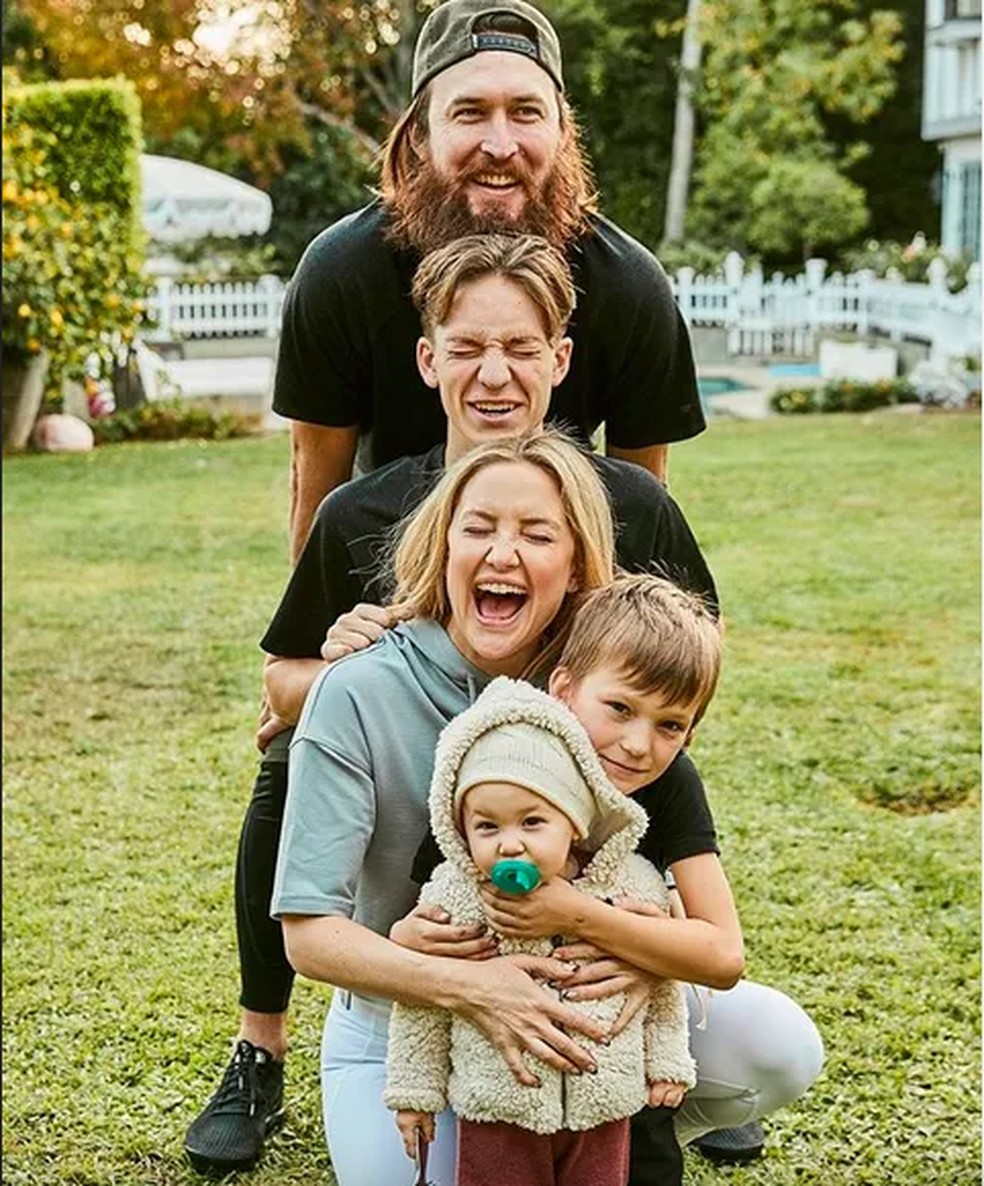 Kate Hudson com o noivo e os três filhos — Foto: Instagram