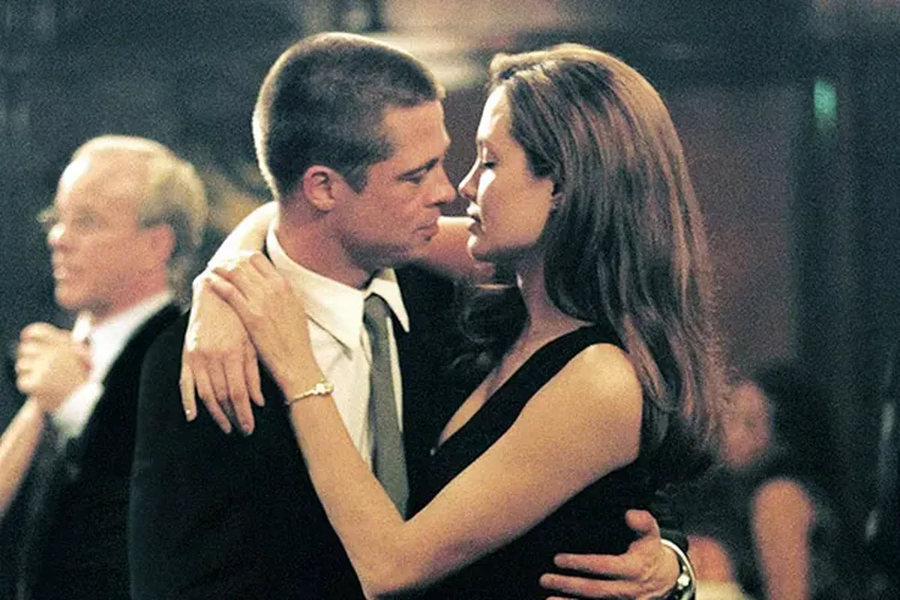 Brad Pitt e Angelina Jolie em cena de Sr. e Sra. Smith (2005)  — Foto: Divulgação