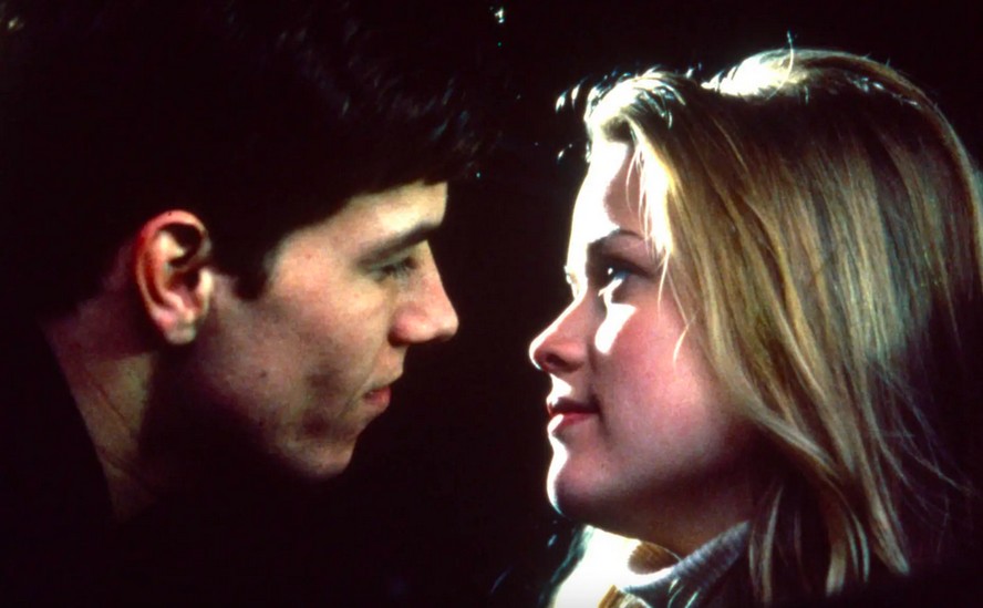 Reese Witherspoon e Mark Wahlberg em cena de Medo (1996)