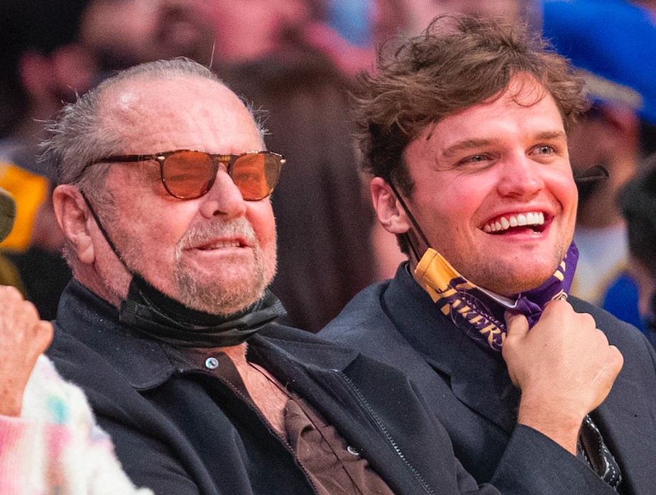 Registro feito na última aparição pública do ator Jack Nicholson, em outubro de 2021, em jogo do Los Angeles Lakers, na companhia do filho caçula, Ray Nicholson