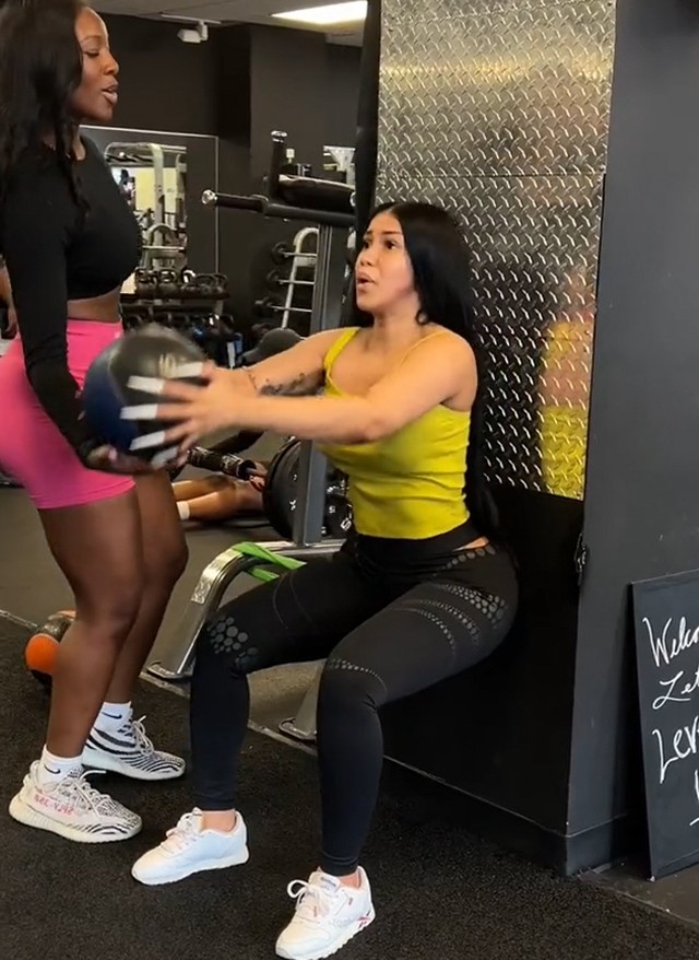 Cardi B mostra rotina pesada diária que a ajudou a reconquistar 'corpo ...