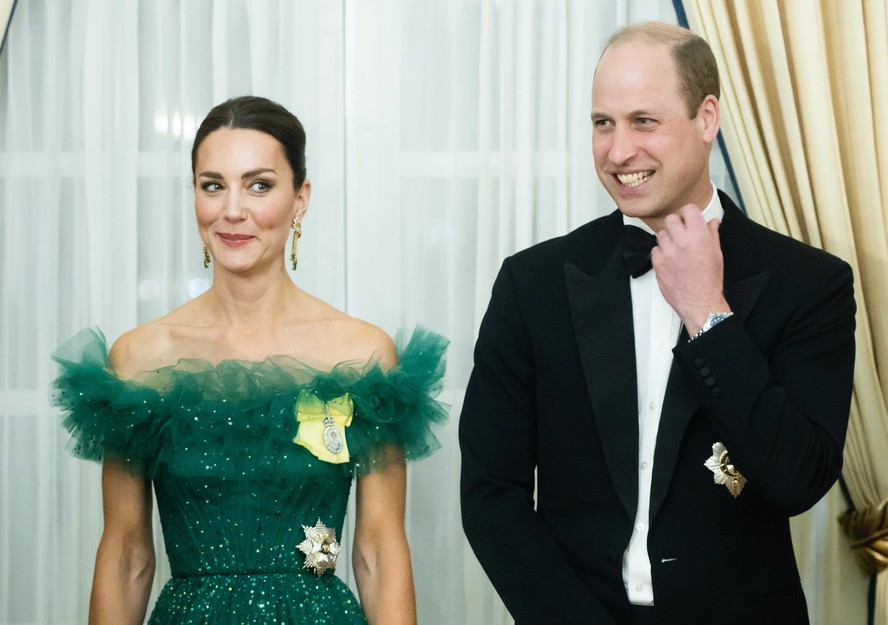 A princesa Kate Middleton e o príncipe William em jantar com o governador-geral da Jamaica