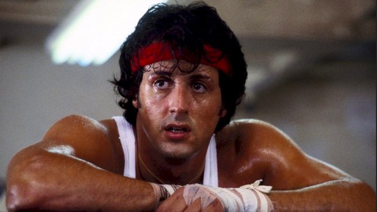 Sylvester Stallone revela que lesão no braço quase o fez perder continuação de 'Rocky' e obrigou mudança na história